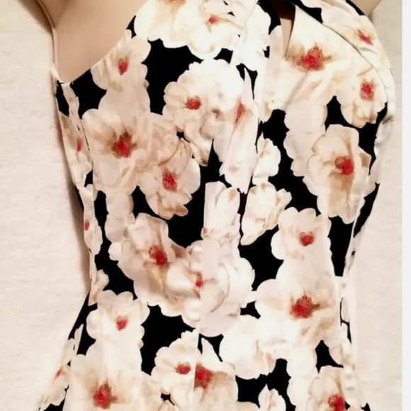 WHITE HOUSE BLACK MARKET Floral, Halter Top, Size 4 with Coral Skinny Belt - Picture 4 of 13